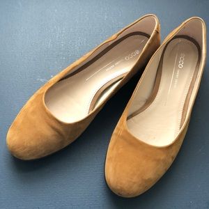 Ecco camel color suede flats